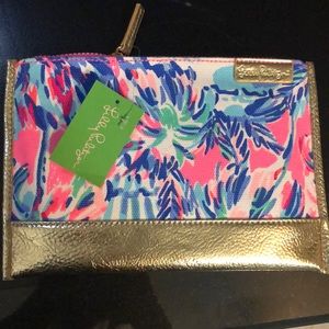 Lilly Pulitzer Bags - NWT Lilly Pulitzer Gypset pouch - super cute! Lilly Pulitzer Bags - NWT Lilly Pulitzer Gypset pouch - super cute!